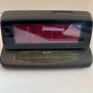 Black Lennox Sound Alarm Clock AM FM Radio CR-773 Digital w/ Large Display